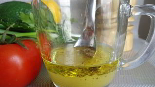 Заправка для салата с креветками и авокадо