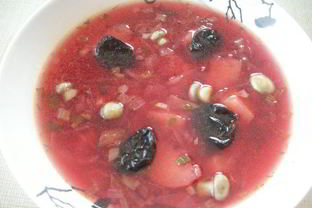 Борщ с черносливом и грибами