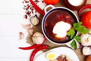 Холодный борщ с копченой треской