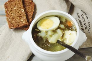 Зеленый борщ из щавеля