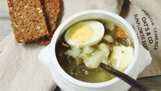 Зеленый борщ из щавеля