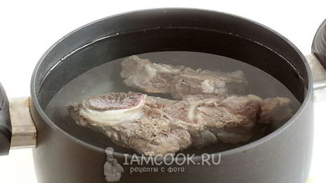 зеленый борщ с мясом