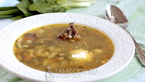 зеленый борщ с мясом