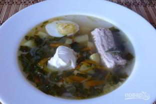 Зеленый борщ с яйцом и щавелем