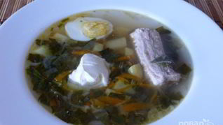 Зеленый борщ с яйцом и щавелем