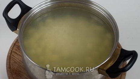 зеленый борщ со щавелем и адыгейским сыром