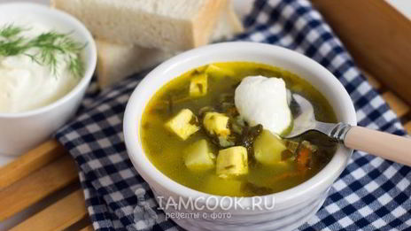 зеленый борщ со щавелем и адыгейским сыром