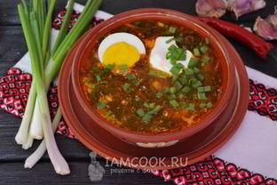 Зеленый борщ со щавелем и яйцом