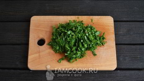 зеленый борщ со щавелем и яйцом