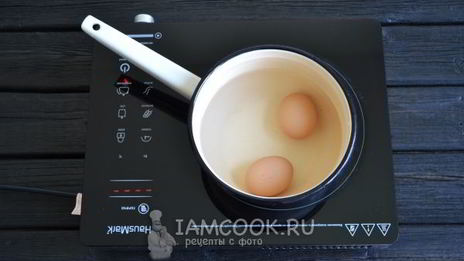 зеленый борщ со щавелем и яйцом