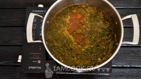 зеленый борщ со щавелем и яйцом