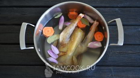 зеленый борщ со щавелем и яйцом