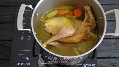 зеленый борщ со щавелем и яйцом