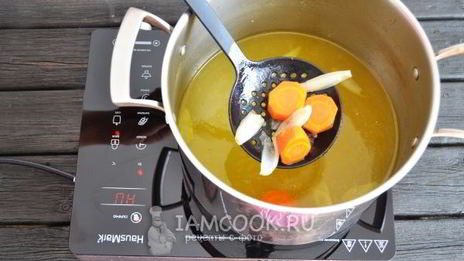 зеленый борщ со щавелем и яйцом