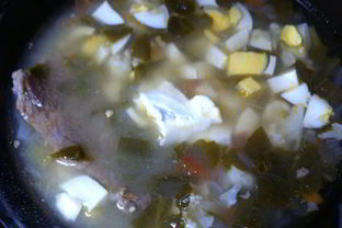 Зеленый борщ со щавелем