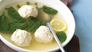 Бульон с фрикадельками