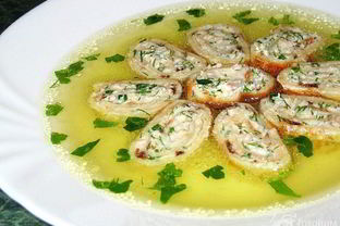 Куриный бульон с блинчиками