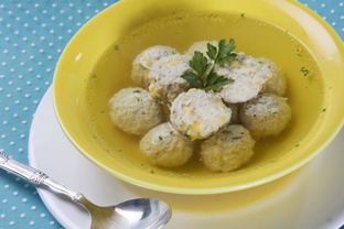 Куриный бульон с фрикадельками