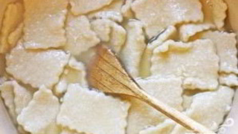 куриный бульон с клецками