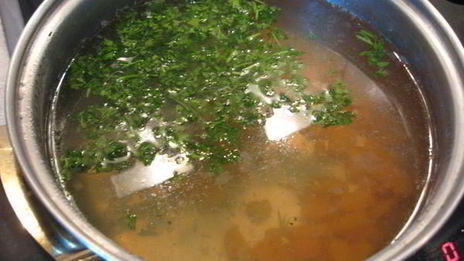 куриный бульон с сухариками по-быстренькому