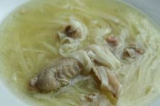 Лапша на курином бульоне