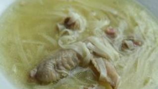 Лапша на курином бульоне