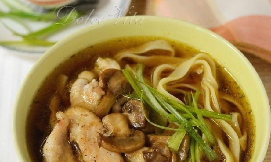 Рецепт лапши в бульоне с грибами и курицей