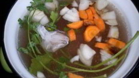 свиной бульон