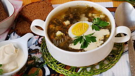 зеленый борщ со щавелем на мясном бульоне