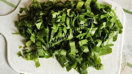 зеленый борщ со щавелем на мясном бульоне