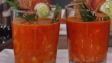 гаспачо из паприки с домашними гриссини