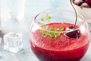 Гаспачо с черешней