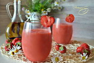 Гаспачо с клубникой