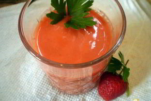 Клубнично-томатный гаспачо