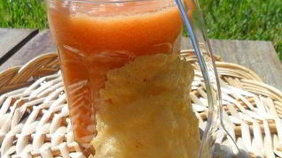 Острый гаспачо с чипсами из пармезана