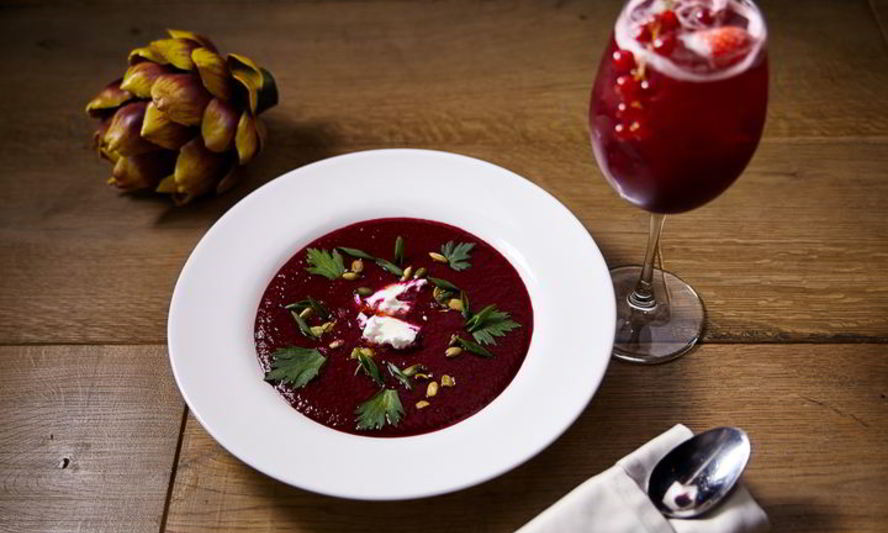Рецепт свекольного гаспачо с козьим сыром