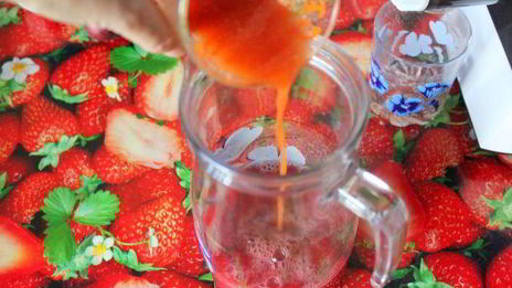 томатно-вишневый гаспачо в стаканах