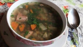 Горохово-чечевичный суп с копченостями