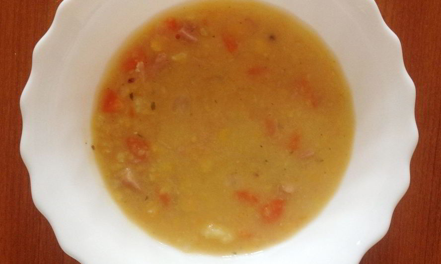 Рецепт горохового супа с беконом и свиными ребрышками