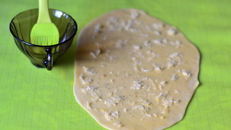 гороховый суп с чесночными рулетиками