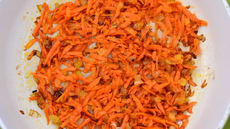 гороховый суп с чесночными рулетиками