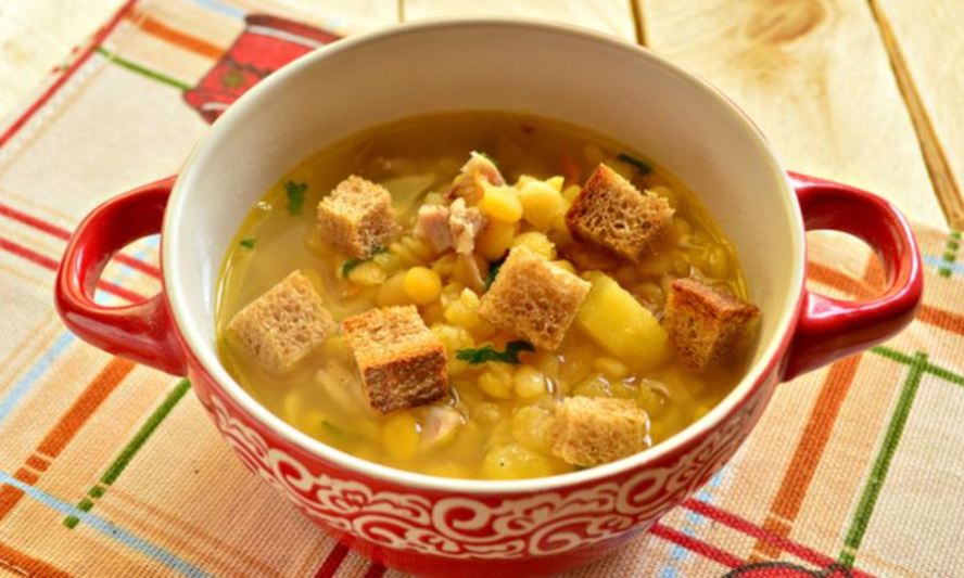 Рецепт горохового супа с курицей и сухариками