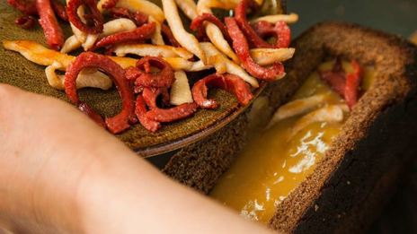 гороховый суп в хлебе