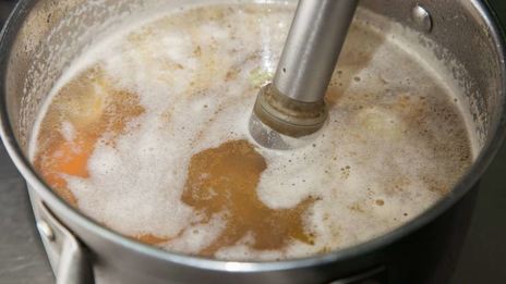 гороховый суп в хлебе