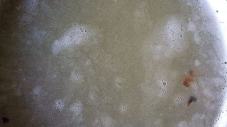 наваристый гороховый суп с уткой в хлебном горшочке