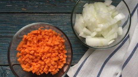 наваристый гороховый суп с уткой в хлебном горшочке