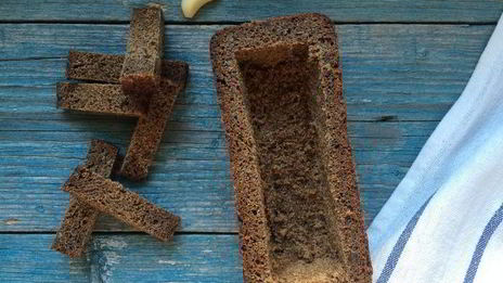 наваристый гороховый суп с уткой в хлебном горшочке