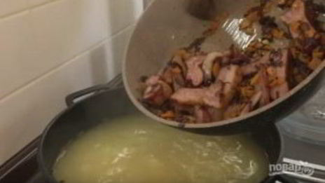 очень вкусный гороховый суп с копчеными ребрышками