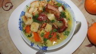 Суп гороховый с копчеными ребрышками