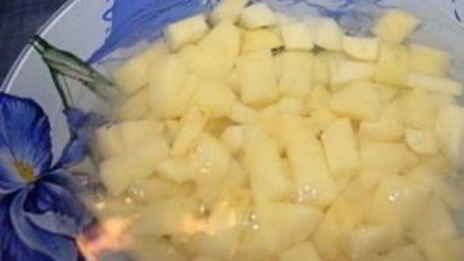 суп гороховый с копчеными ребрышками